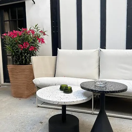 Hotel Des Beaux Arts 2*