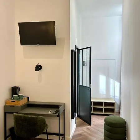 デ ボザール 2* パリ