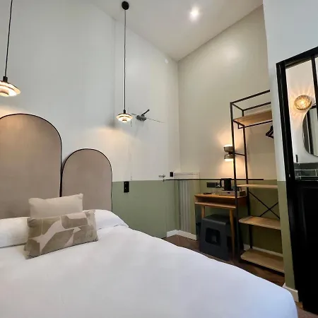 Hotel Des Beaux Arts 2*