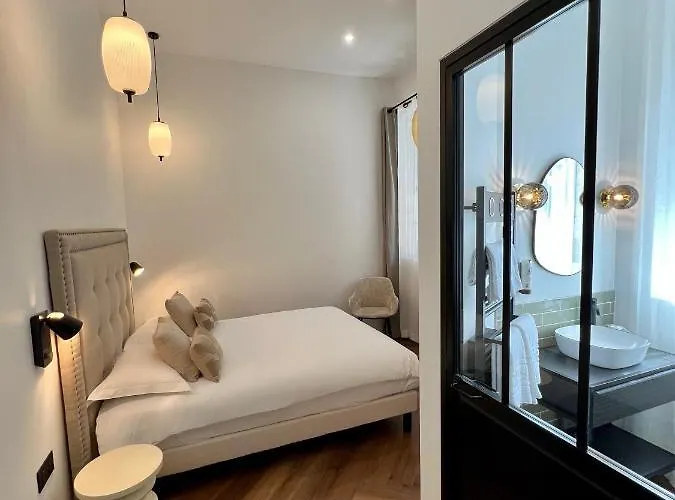 Ξενοδοχείο Des Beaux Arts 2*