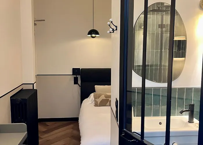 Hotel Des Beaux Arts 2*